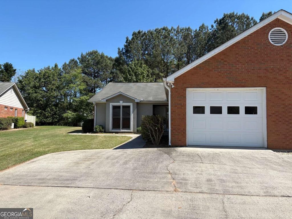 Photo of 300 Wilbanks Drive, Fayetteville, GA 30215 (MLS # 10728990)