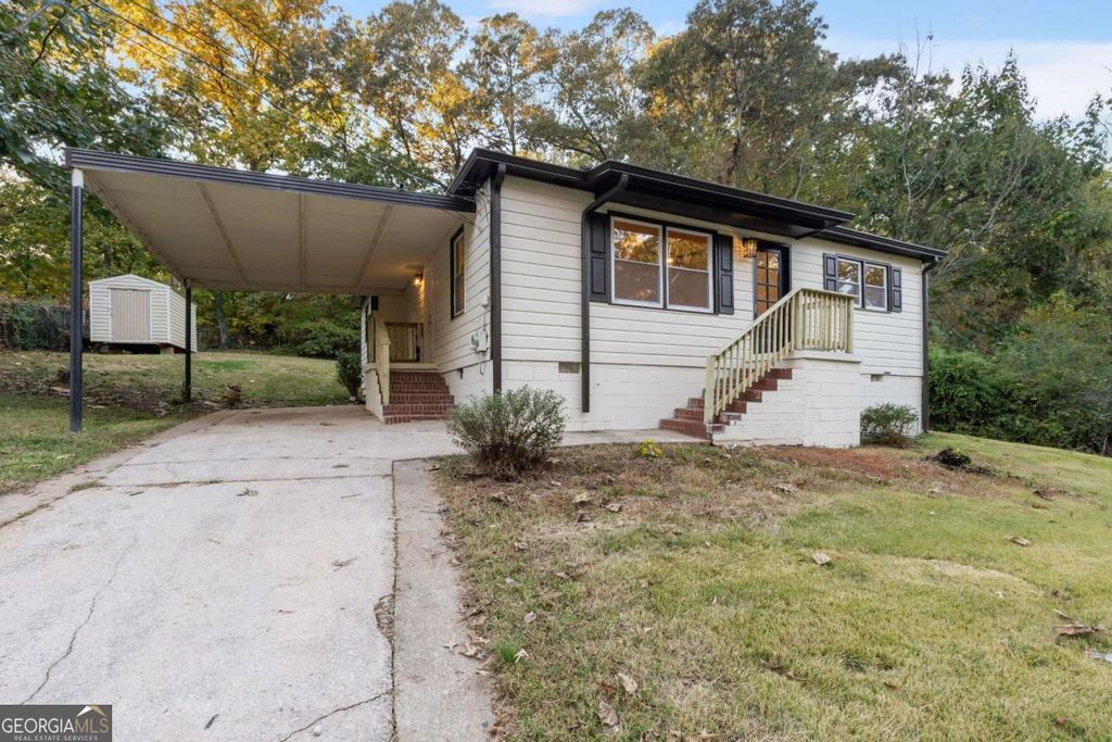 Photo of 6048 BLACKHAWK Trail SE, Mableton, GA 30126 (MLS # 10694919)