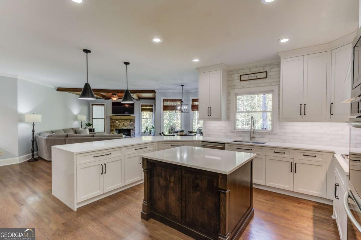 LAKE ASTORIA - Residential