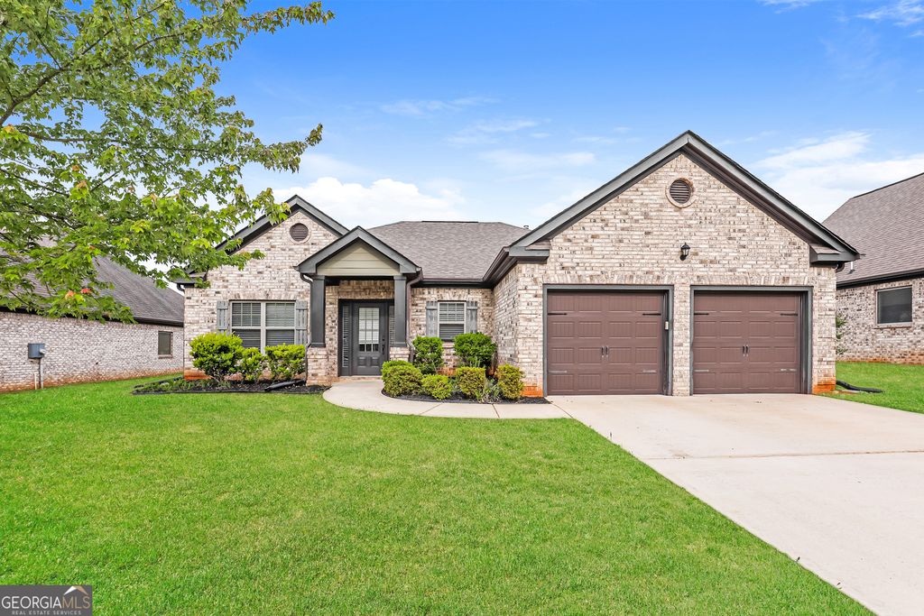 Photo of 3216 Alhambra Circle, Hampton, GA 30228 (MLS # 10766957)