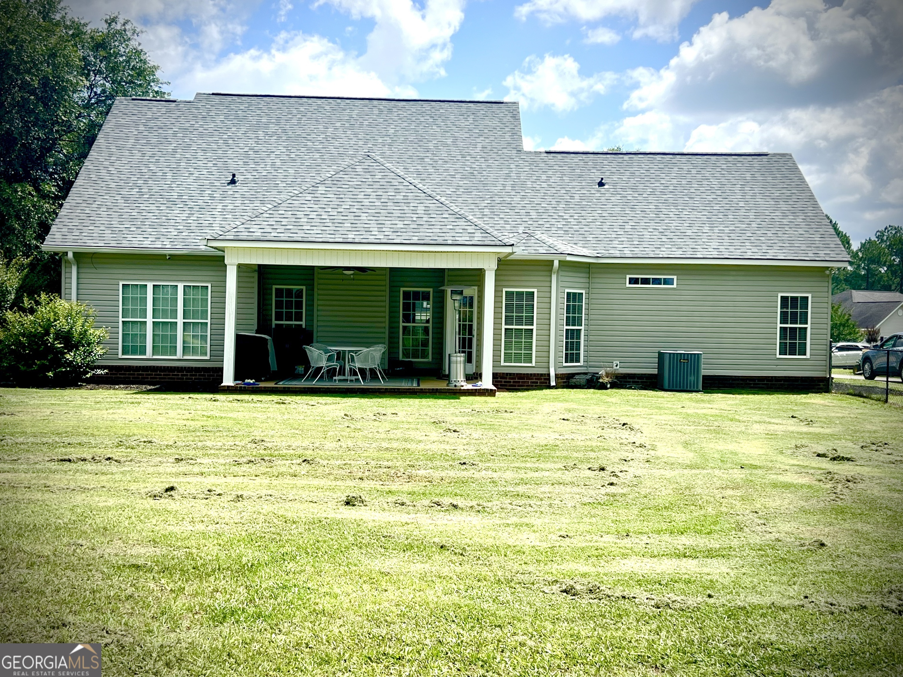 511 Live Oak WAY