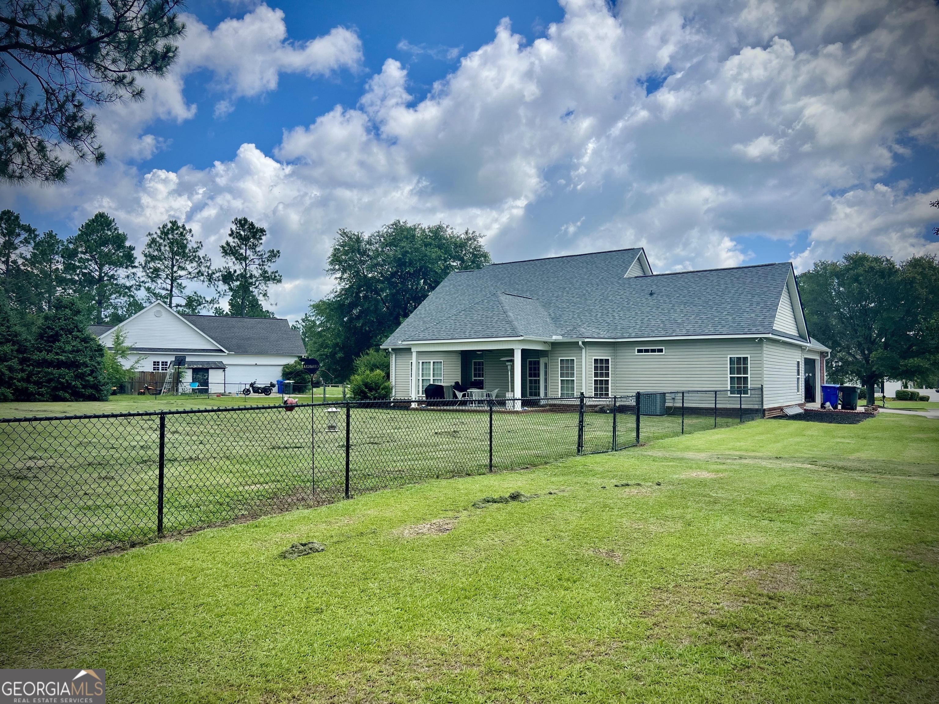 511 Live Oak WAY