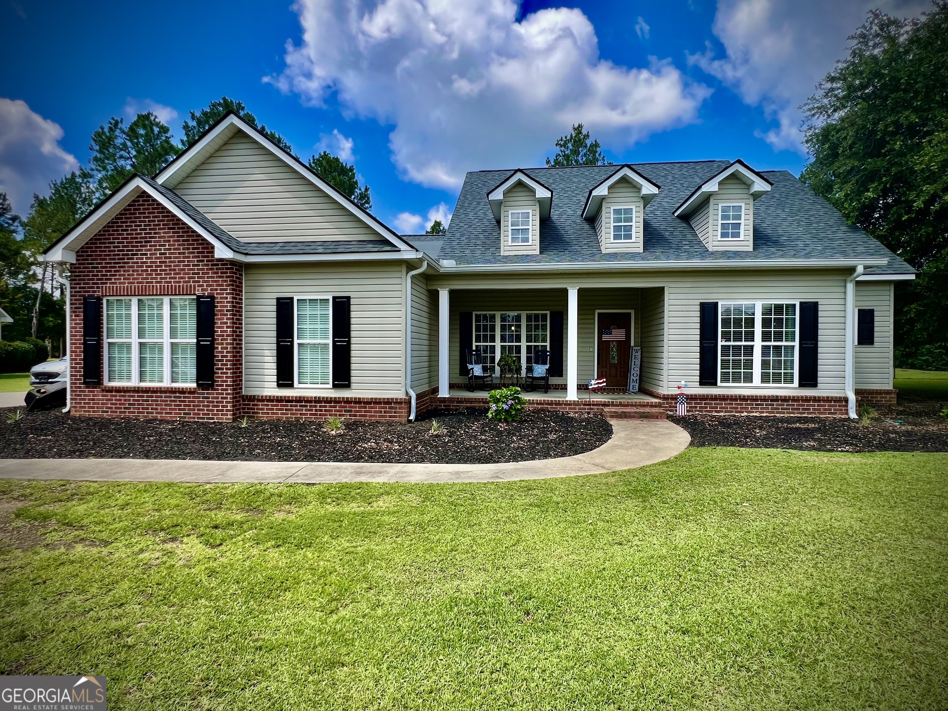 511 Live Oak WAY