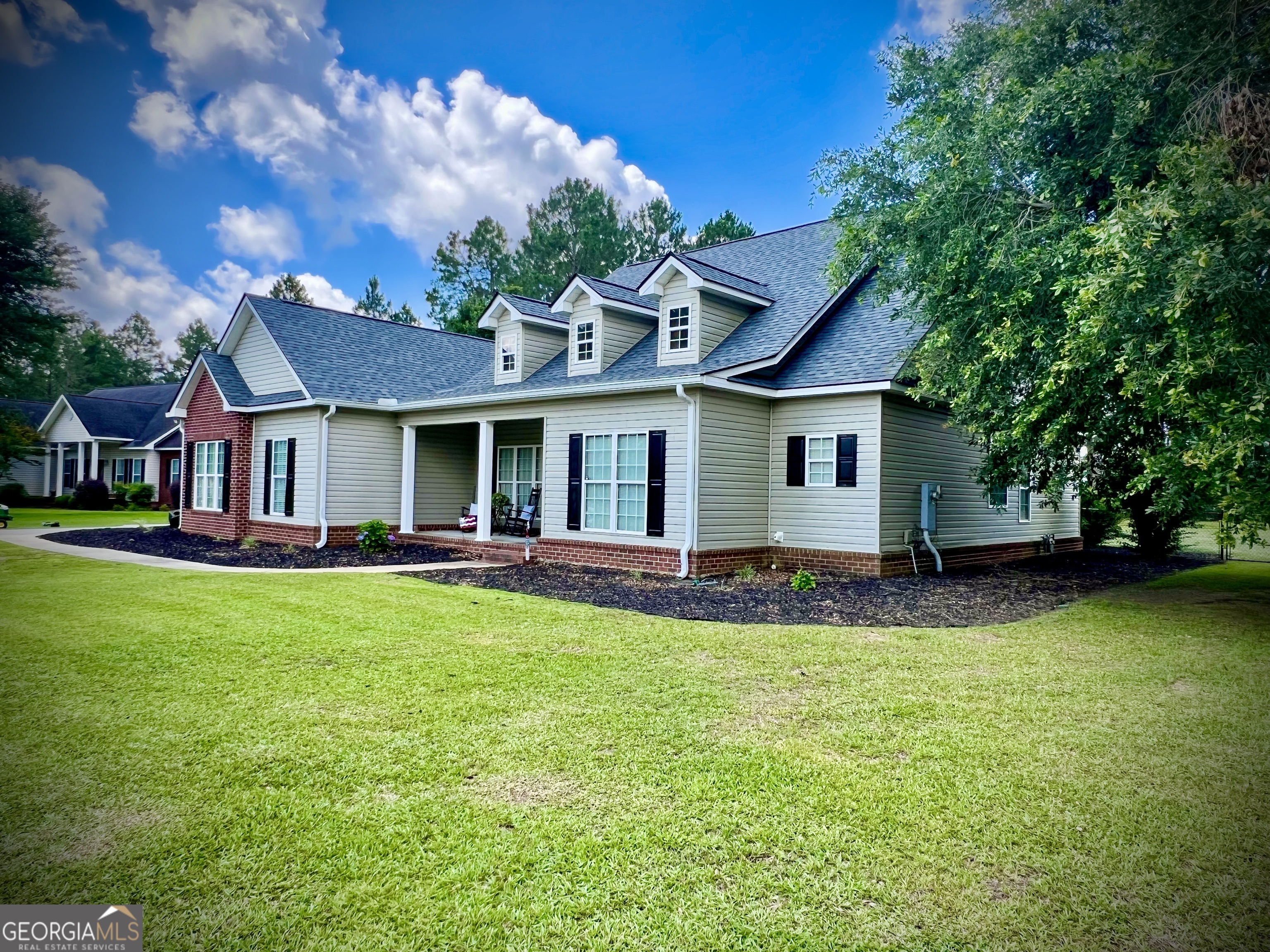 511 Live Oak WAY