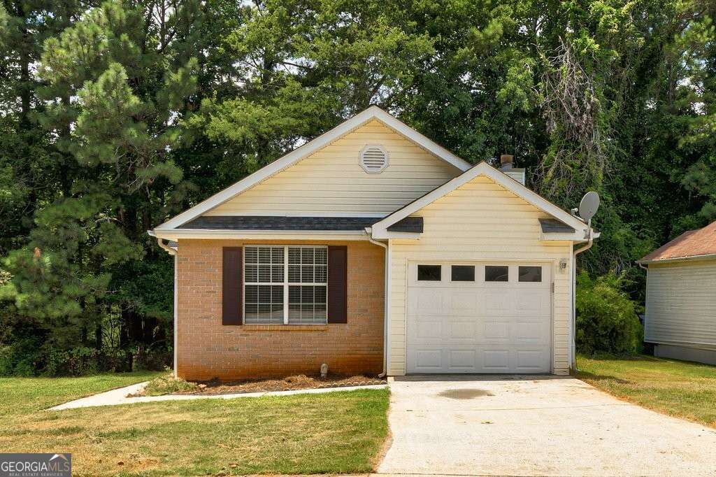 DELIGHTFUL 3 Bedroom / 2 Bathroom Home in McDonough! This Home is Waiting Just for YOU!!! This 3 Bedroom Home also features a Living Room with Fireplace & Vaulted Ceilings, Kitchen with All Appliances, Elevated Back Porch, and Fenced-in Backyard! In a SUPER convenient location - under 10 minutes both the historic McDonough Square & I-75! Your rent now includes our exciting new benefit package, which gives you regular HVAC filter replacement delivery, renters insurance, & many other great benefits that are all included in the listing rate! Please check our website for more details.