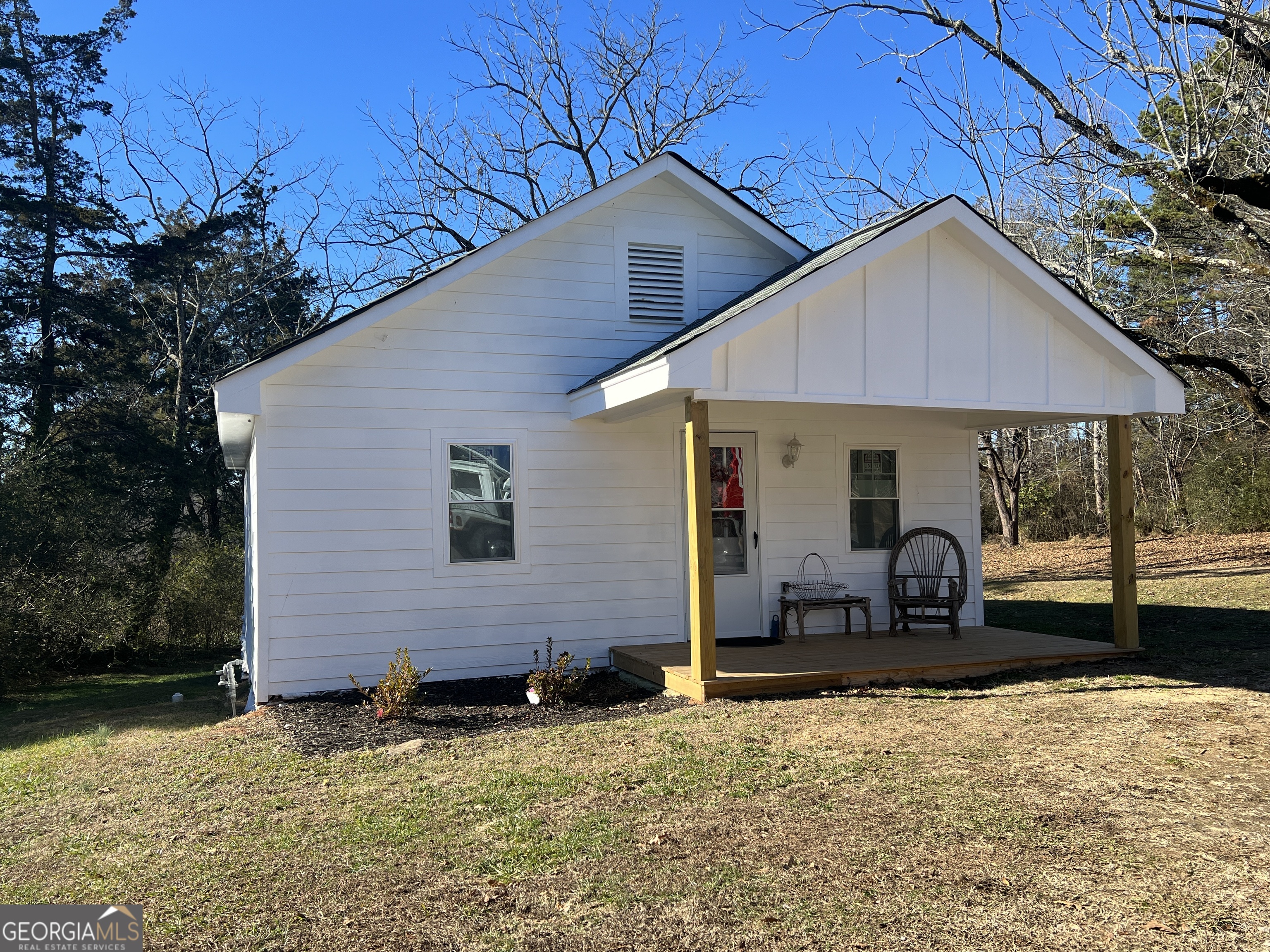 FARMHOUSE COTTAGE!! This quaint cottage has recently underwent renovation and ready for the next generation to make their memories. Renovations include: NEW WINDOWS, NEW HVAC, CEILING FANS, NEW PRE-FINISHED FLOORING, NEW BATHROOM FIXTURES AND FINISHES, NEW OVEN, BARN DOOR, CONCRETE SIDING, NEW ROOF, NEW DECK and NEW PRIVACY FENCE! With 2 bedrooms and 1 bath, it's the perfect starter home or retirement home. The home sits on a 1 acre lot with private back yard. Such a great home and rare find. Quick and convenient access to Hwy 365 and 441, it's a commuters dream! Don't delay schedule your showing today!!!
