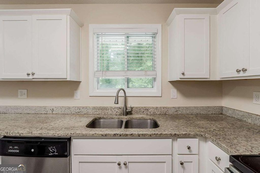 Photo of 733 San Fernando Drive SE, Smyrna, GA 30080 (MLS # 10709462)