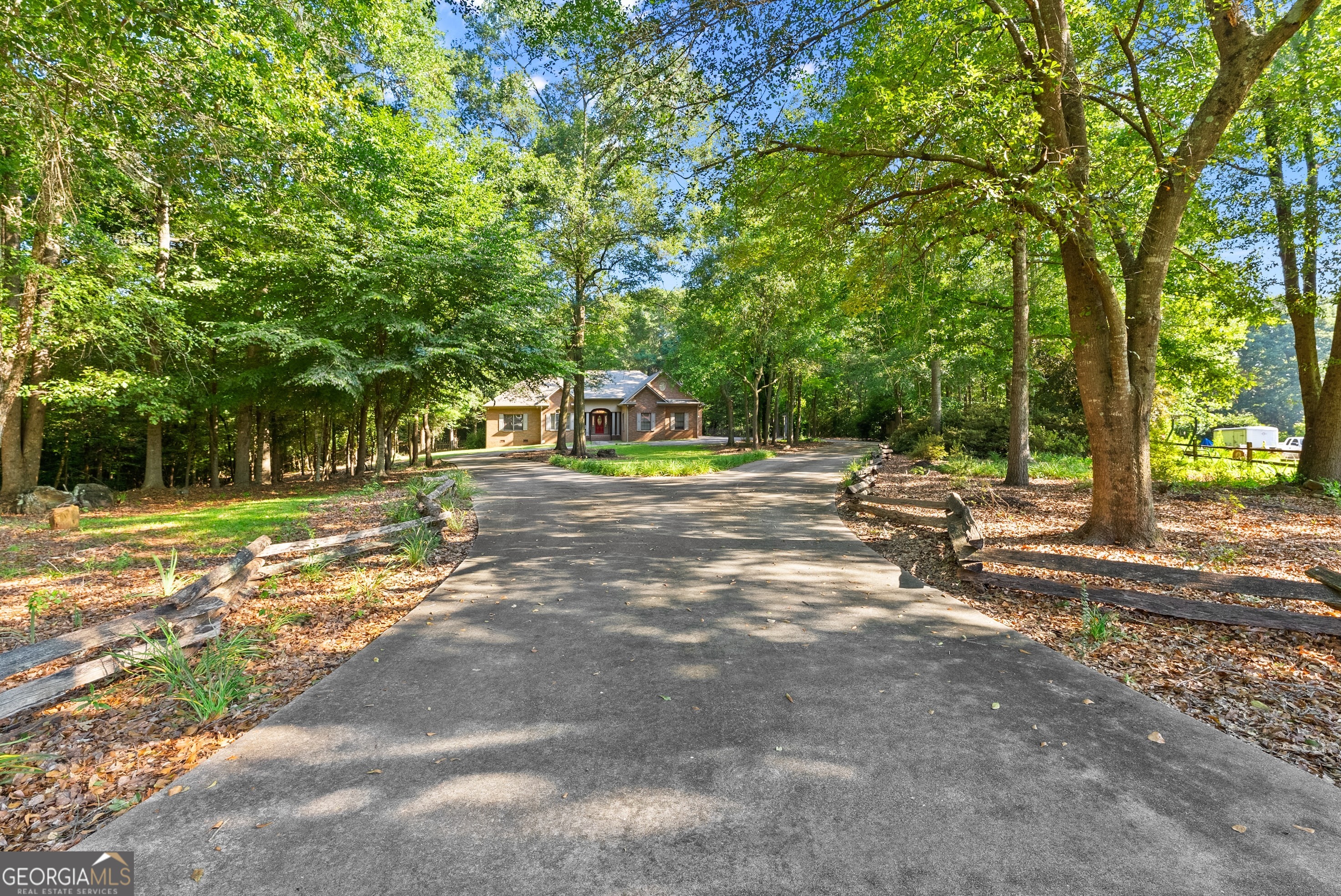 207 Riverbend CIR