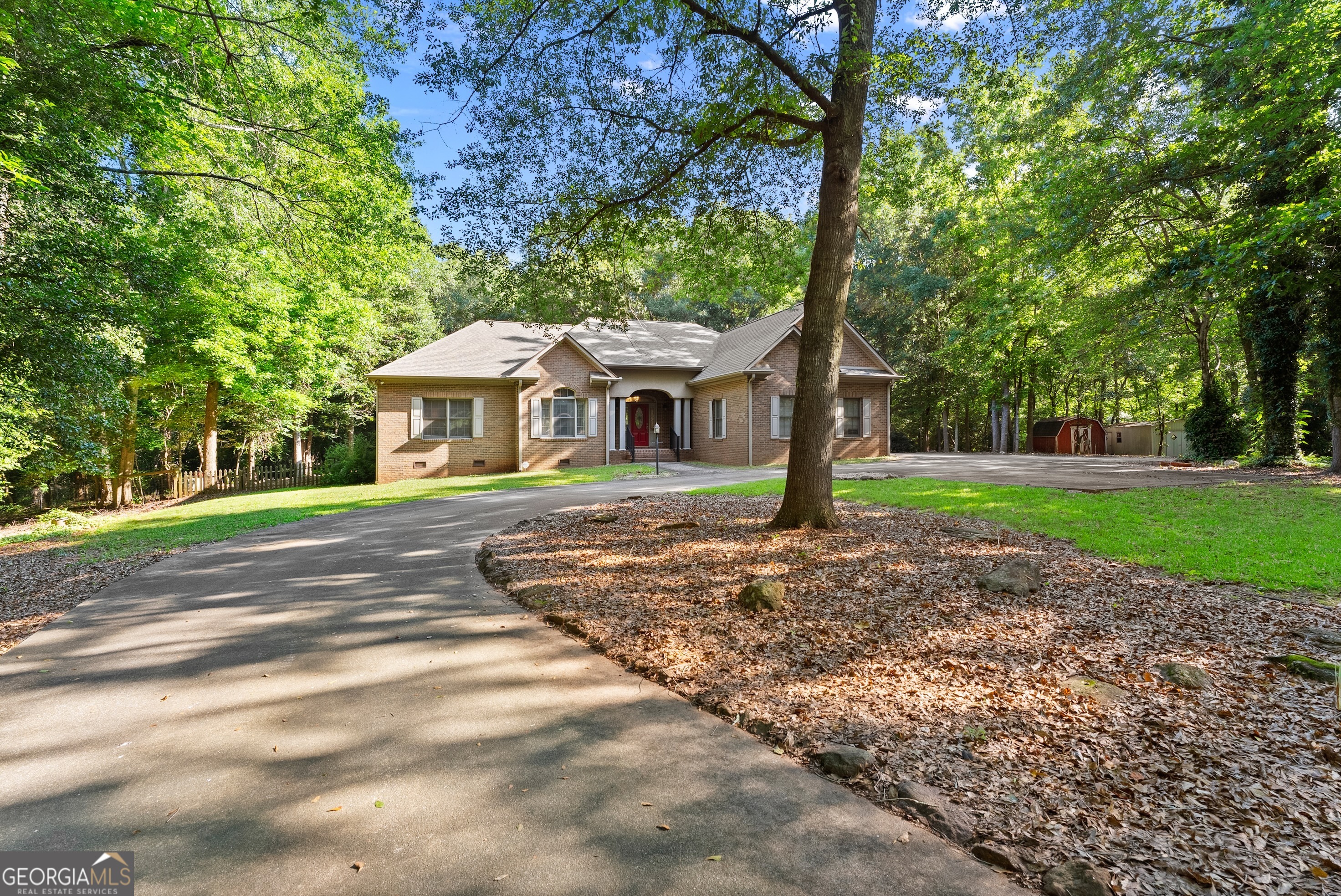 207 Riverbend CIR