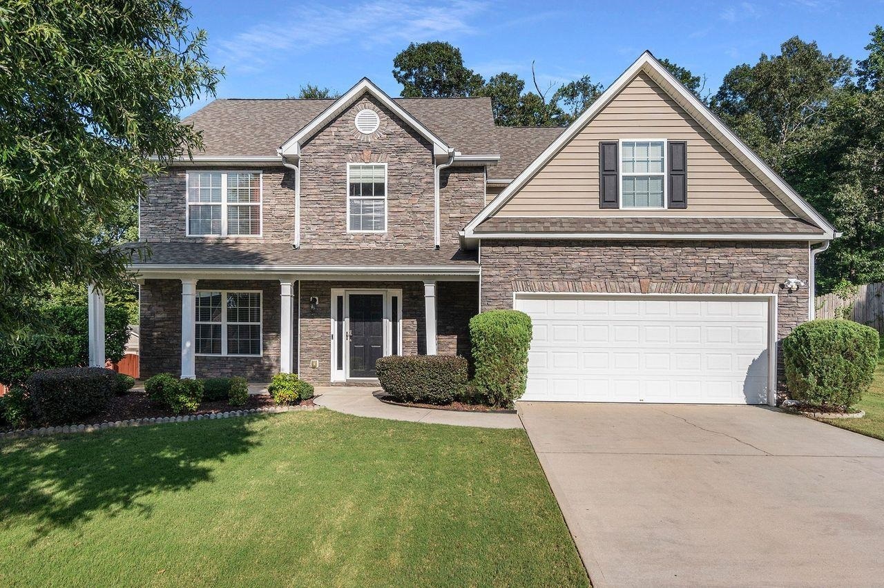 Property is occupied, please do not just stop by or knock at the door to see the property. Please call or text the listing agent and make an appointment.