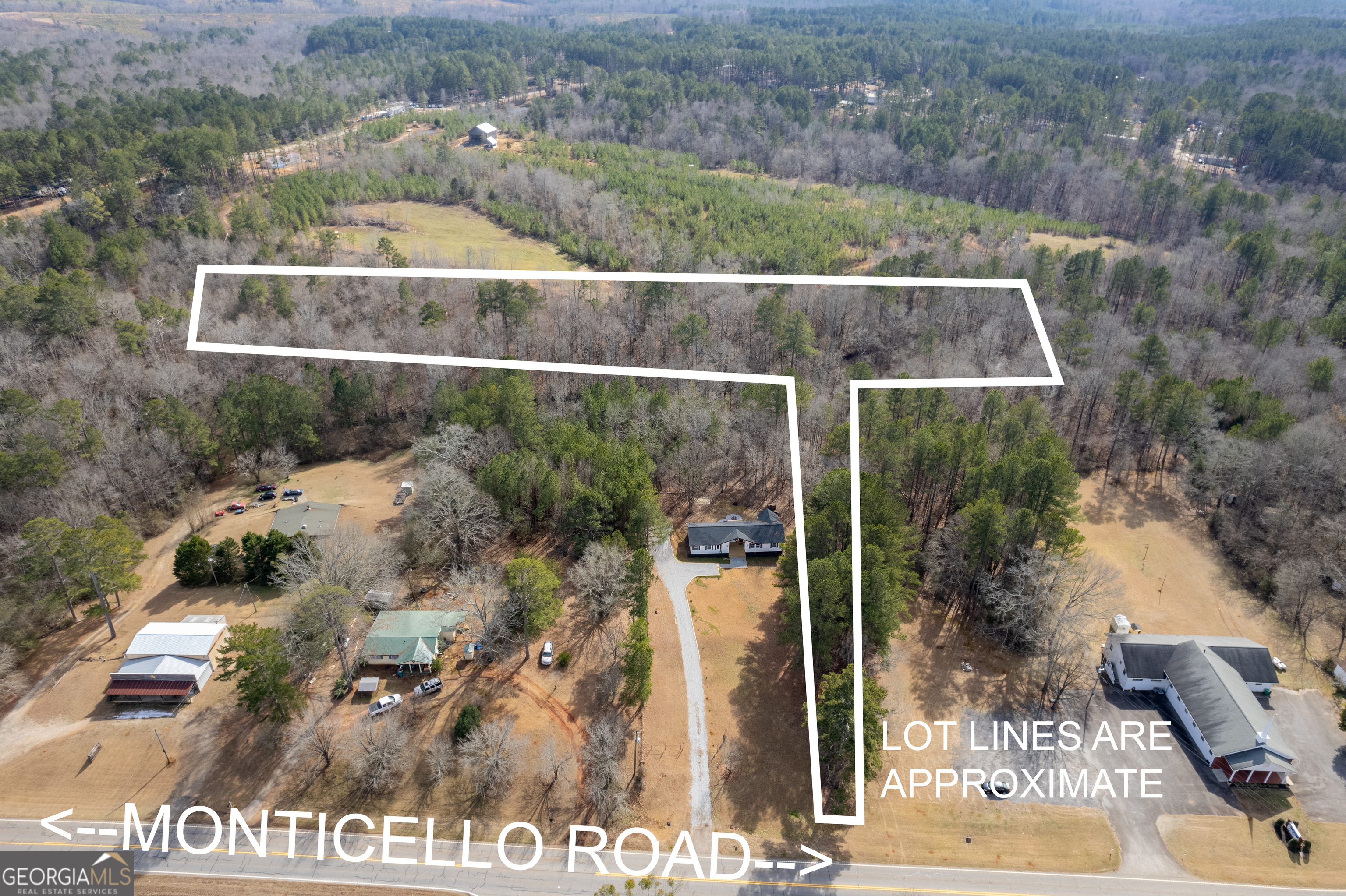 Great site for your future home! Nice, level lot close to town for dining and shopping. Great location and neighborhood! Check it out.