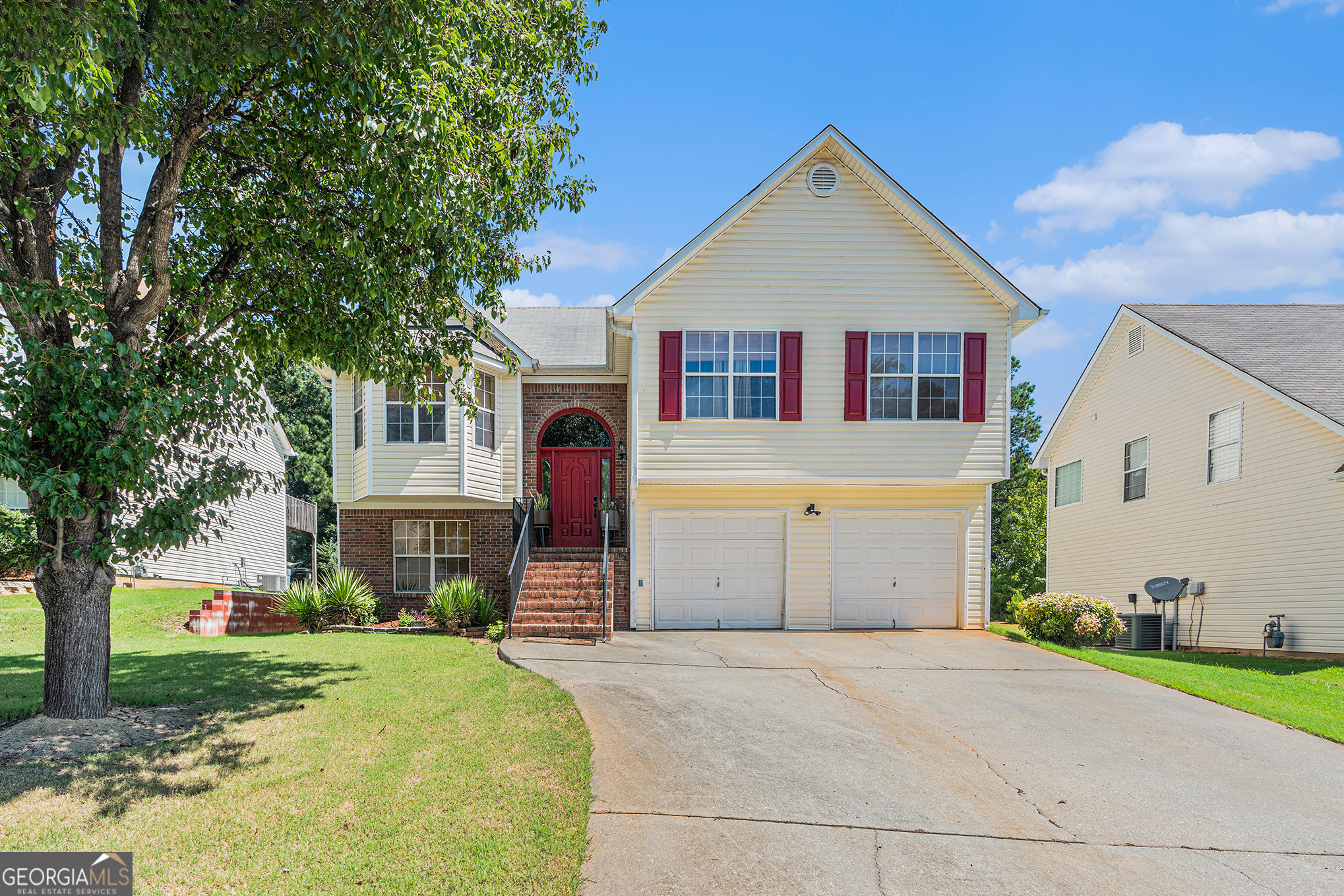 Discover this beautifully maintained 3-bedroom, 3-bath home nestled in the desirable Emerald Lakes community of Fayetteville. Featuring 2,450 sq ft of inviting living space, this home blends comfort, style, and convenience. A spacious living room with fireplace, and a formal dining area ideal for entertaining. The kitchen quaint and a cozy breakfast nook overlooking the private backyard. Large rec room and extra room that can be used for an office in the basement. Home is priced to reflect being sold as is. SHOWINGS MUST BE SCHEDULED WITH THE AGENT. PLEASE REACH OUT FOR YOUR PRIVATE SHOWING.