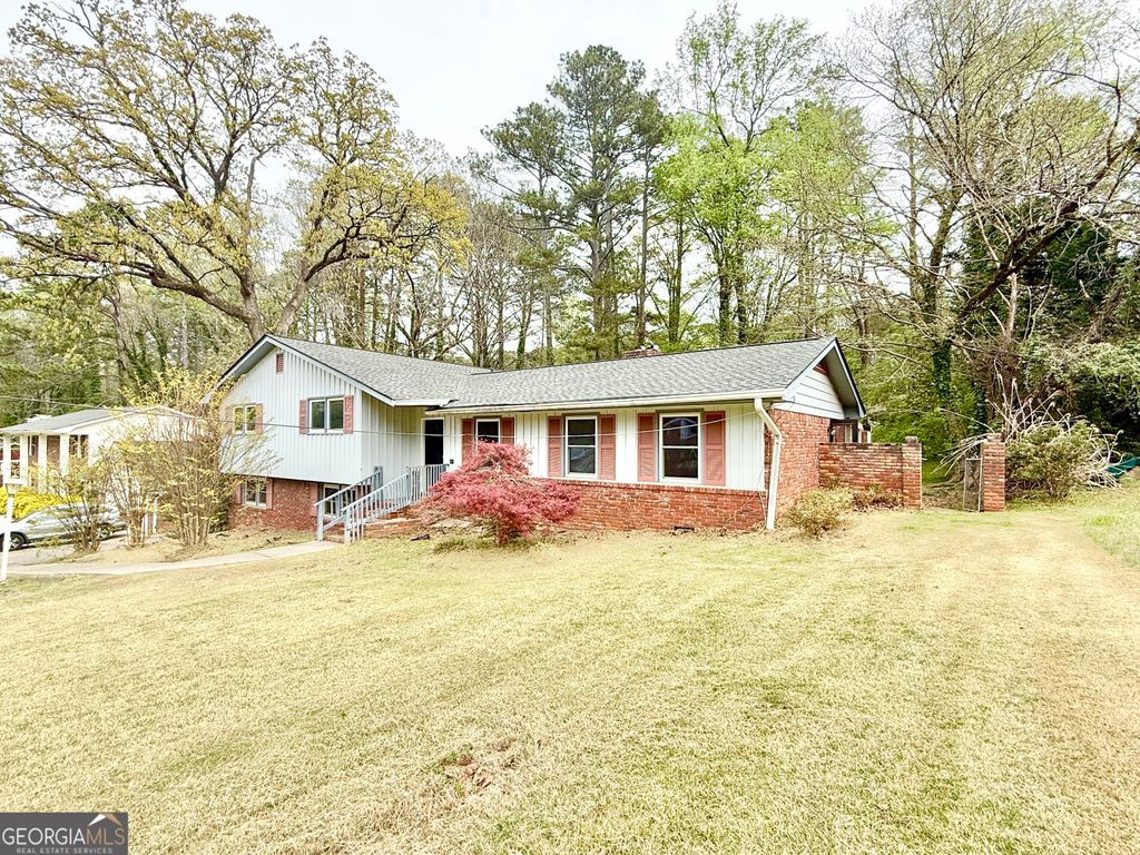 Photo of 3141 Pyrite Circle SW, Atlanta, GA 30331 (MLS # 10721724)