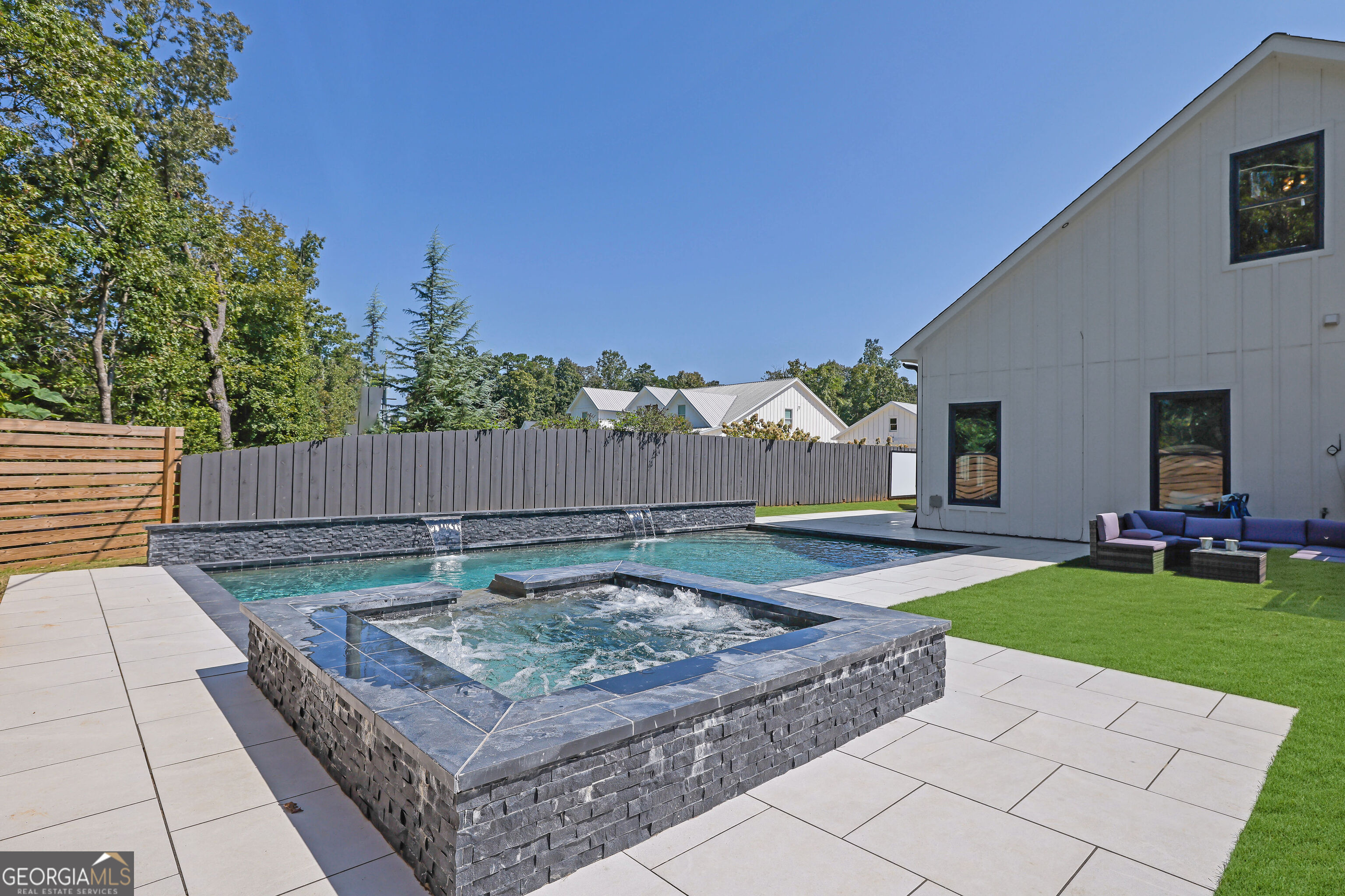 5525 Hubbard Town RD