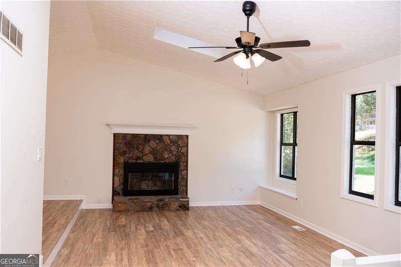 1047 Summer Hill CT NW