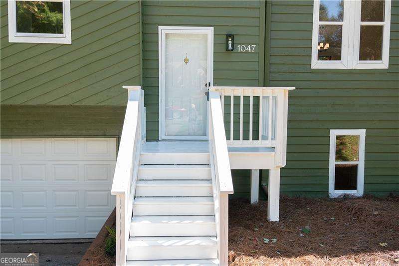 1047 Summer Hill CT NW