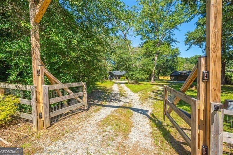Photo of 200 Clayton Burns Road, Dahlonega, GA 30533 (MLS # 10833968)