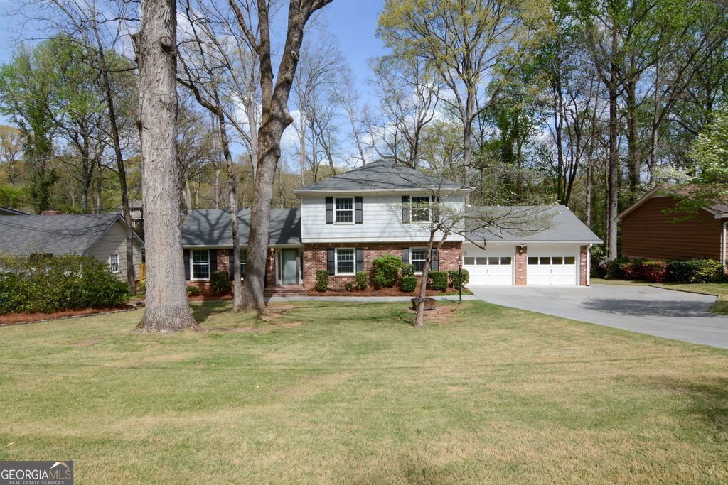 Photo of 618 Dorsey Circle SW, Lilburn, GA 30047 (MLS # 10729986)