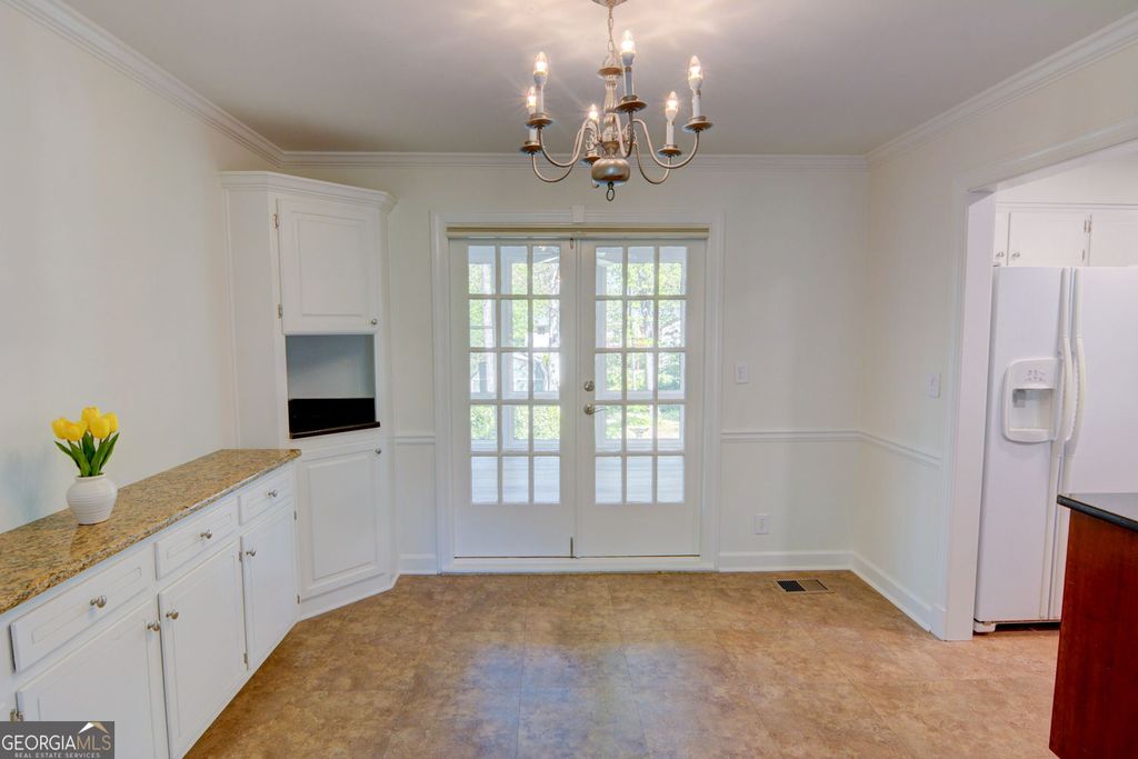 Photo of 618 Dorsey Circle SW, Lilburn, GA 30047 (MLS # 10729986)