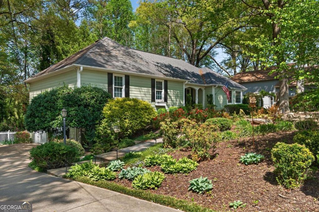 Photo of 2417 Stockton Drive, Marietta, GA 30066 (MLS # 10727738)