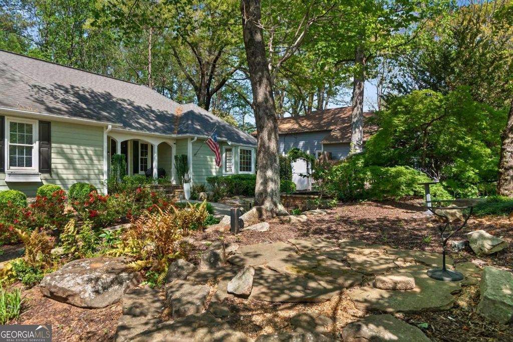 Photo of 2417 Stockton Drive, Marietta, GA 30066 (MLS # 10727738)