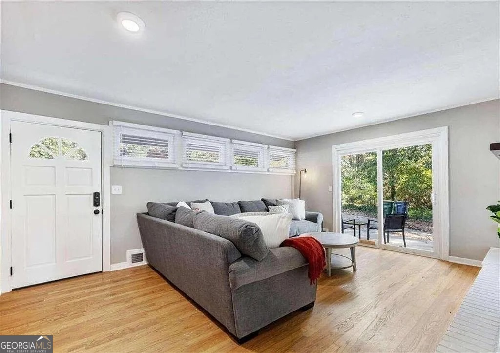160 Riverdale DR