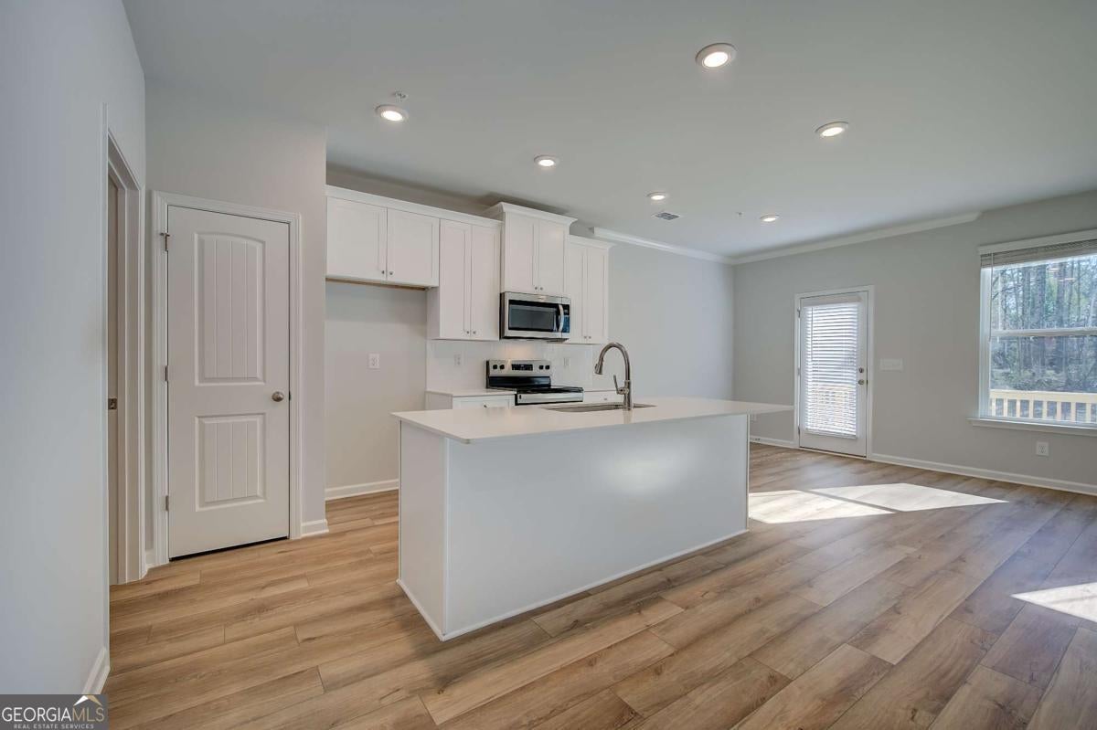 843 Eagle AVE