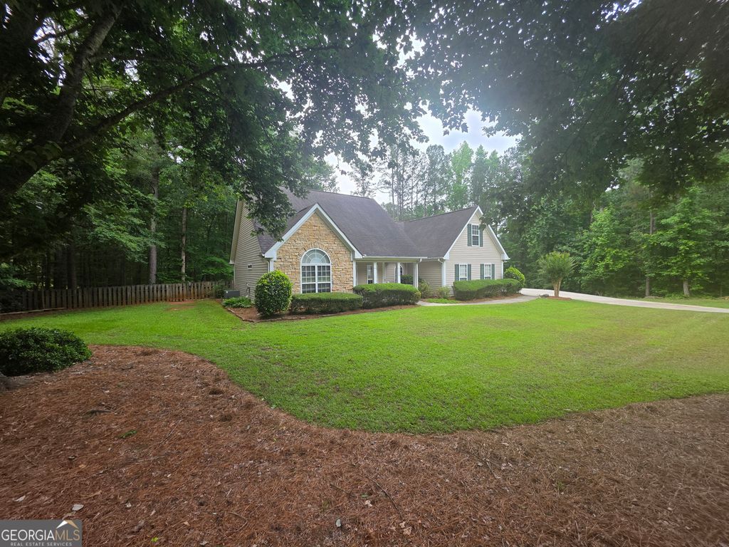 Photo of 135 Kingsbrooke Cir, Palmetto, GA 30268 (MLS # 10776038)