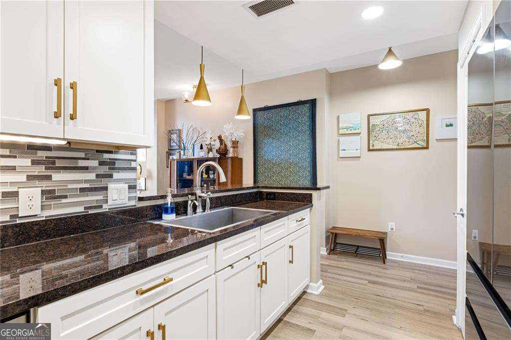 3040 Peachtree RD NW 1013