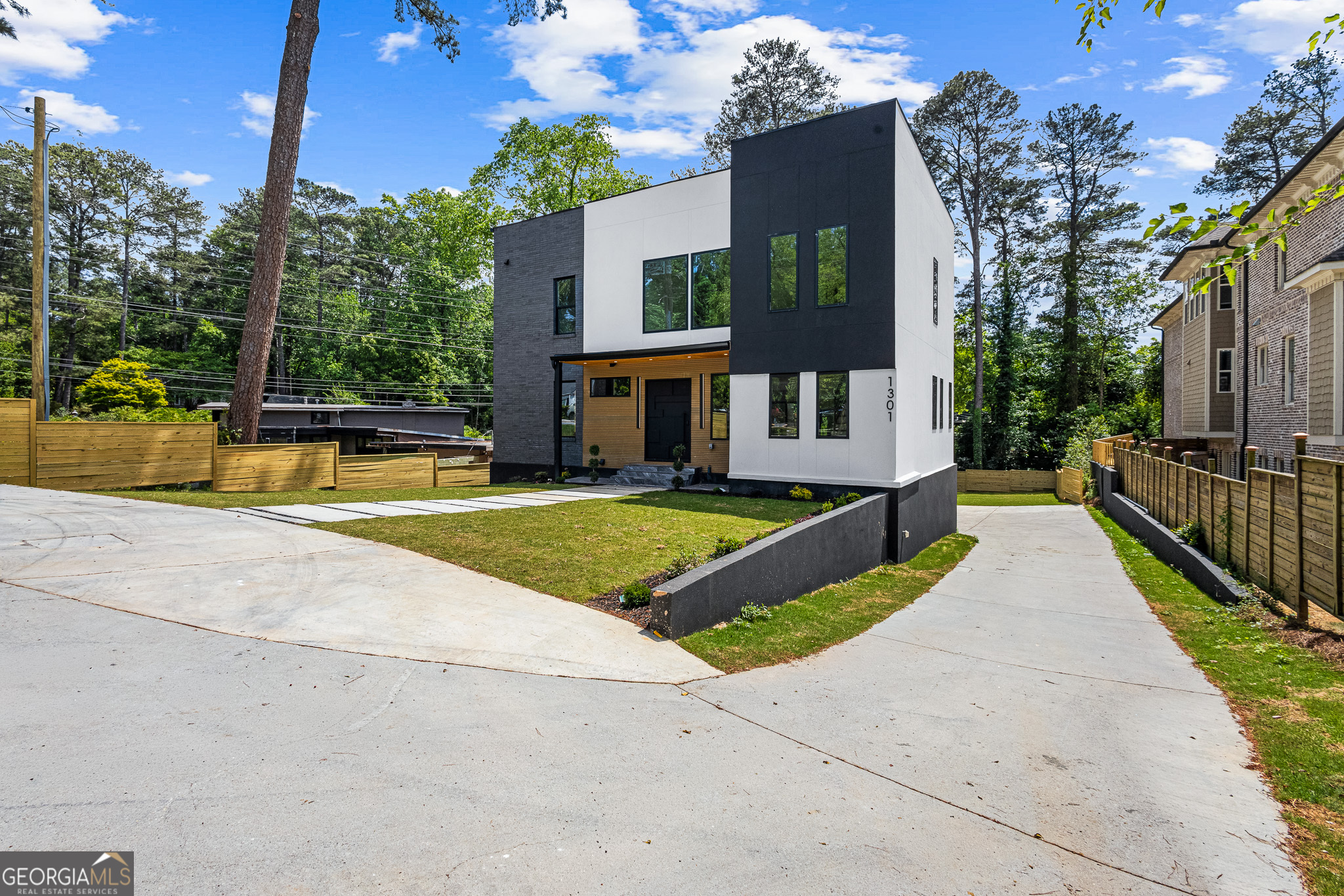 1301 Lavista RD