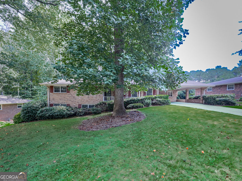 4041 Honeysuckle DR SE