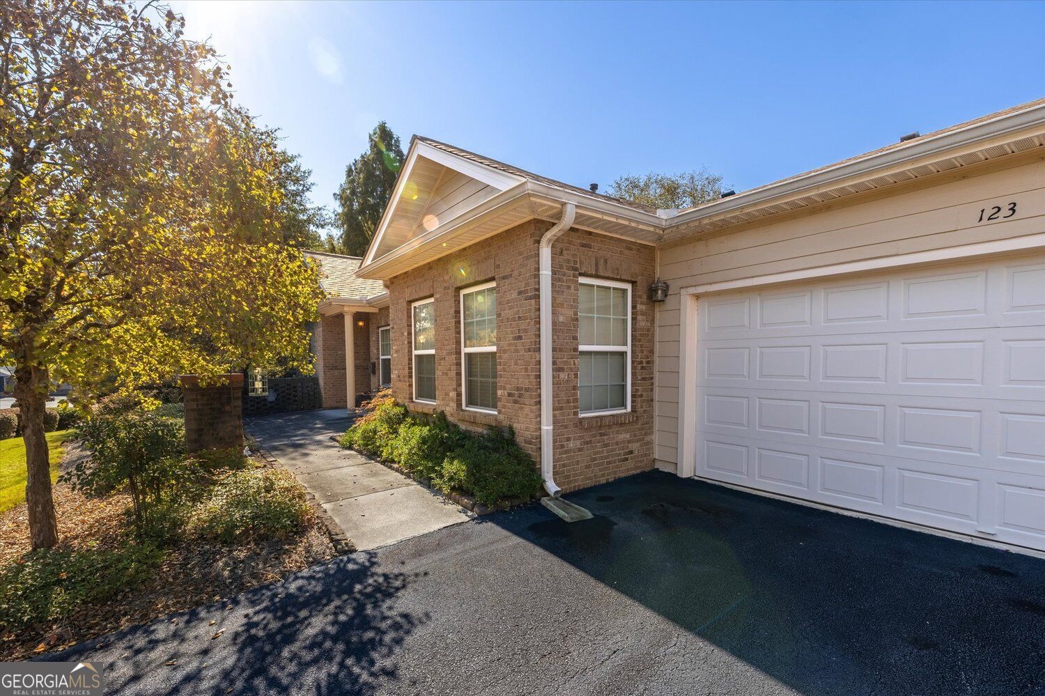 123 Villa Park CIR