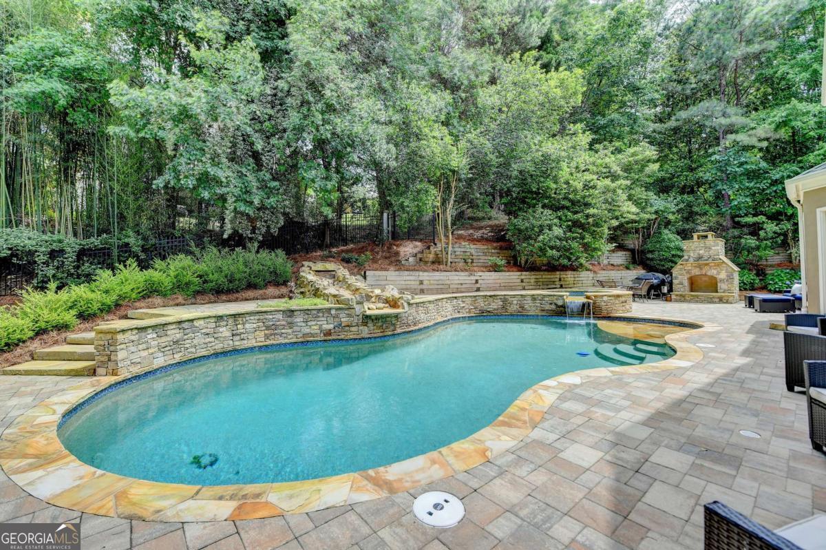 5980 Whitestone LN