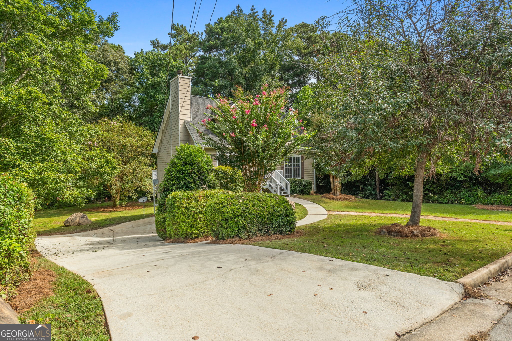 WOW! "THE CHANCE SELLS TEAM" presents this "Absolutely Adorable Remodeled 3 Bed / 2 Bath Home!" Welcome to the cutest 3-bedroom, 2-bath home that's been beautifully remodeled from top to bottom! The spacious primary suite is conveniently located on the main level, featuring a large en-suite bathroom and a generous walk-in closet. Upstairs, you'll find two roomy bedrooms separated by a full bathroom-perfect for privacy and comfort. Updates include.................. Brand new flooring throughout, Fresh interior paint, Stylish new light fixtures and ceiling fans, Modern faucets, toilets, and appliances. Fresh landscaping and pressure washing give this home fantastic curb appeal Move-in ready and waiting for its new owner-don't miss your "CHANCE" to call this charming home yours today!