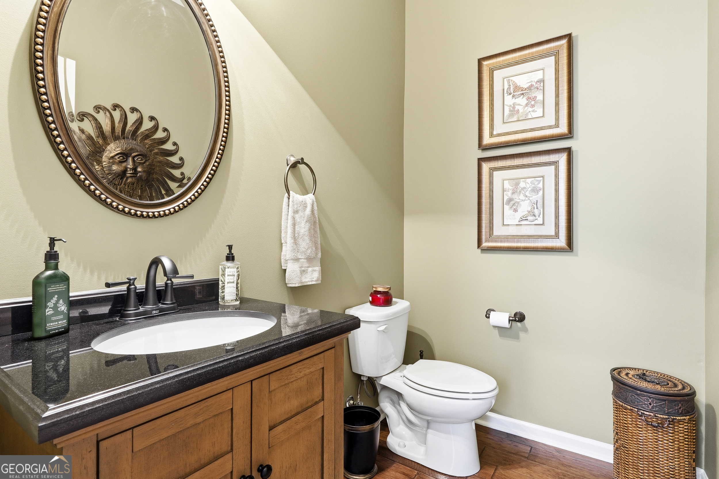 217 Highland Village LN