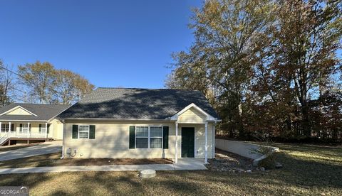 A home in Hoschton