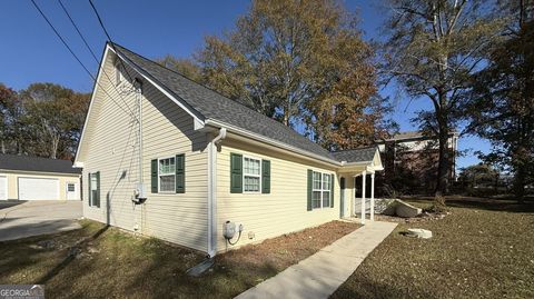 A home in Hoschton