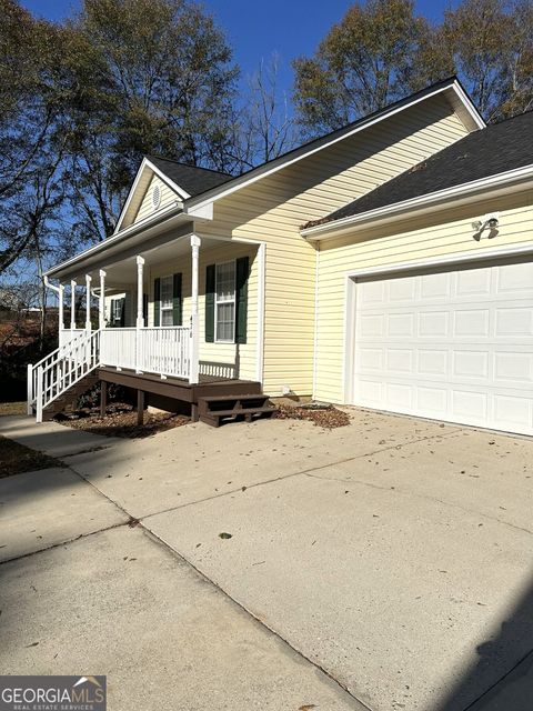 A home in Hoschton