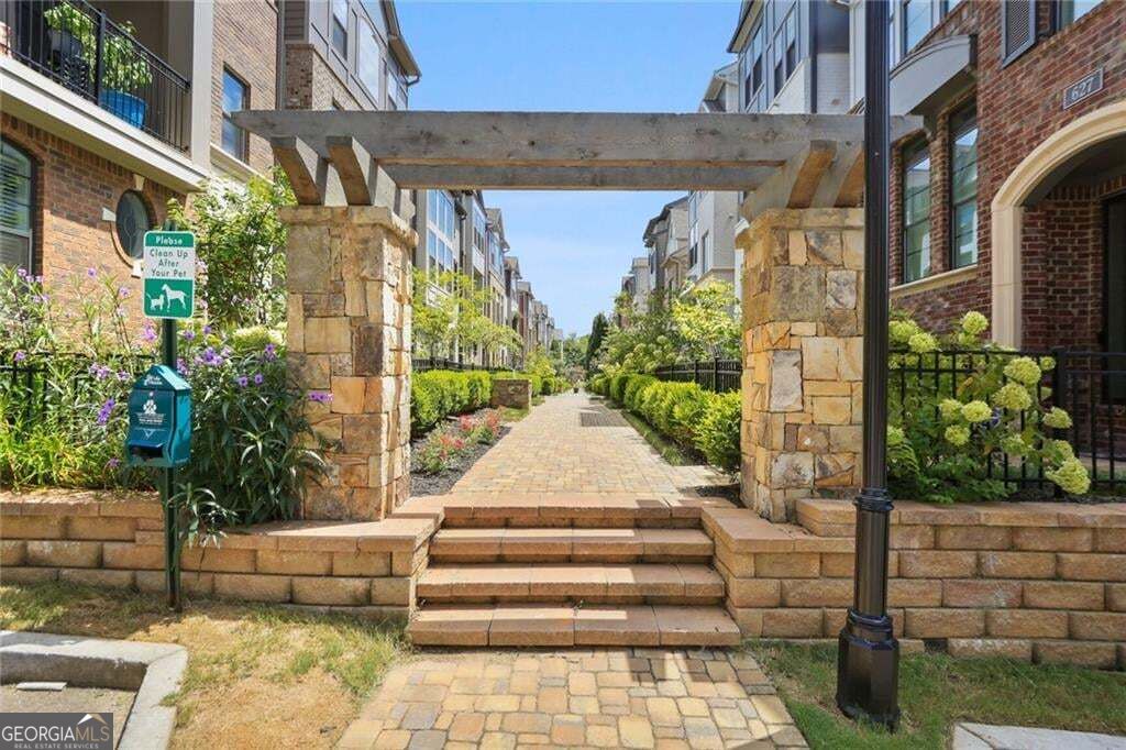 Photo of 582 Broadview Place NE, Atlanta, GA 30324 (MLS # 10847495)