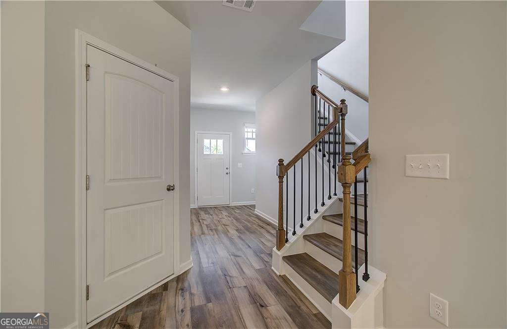 33 Cedar DR