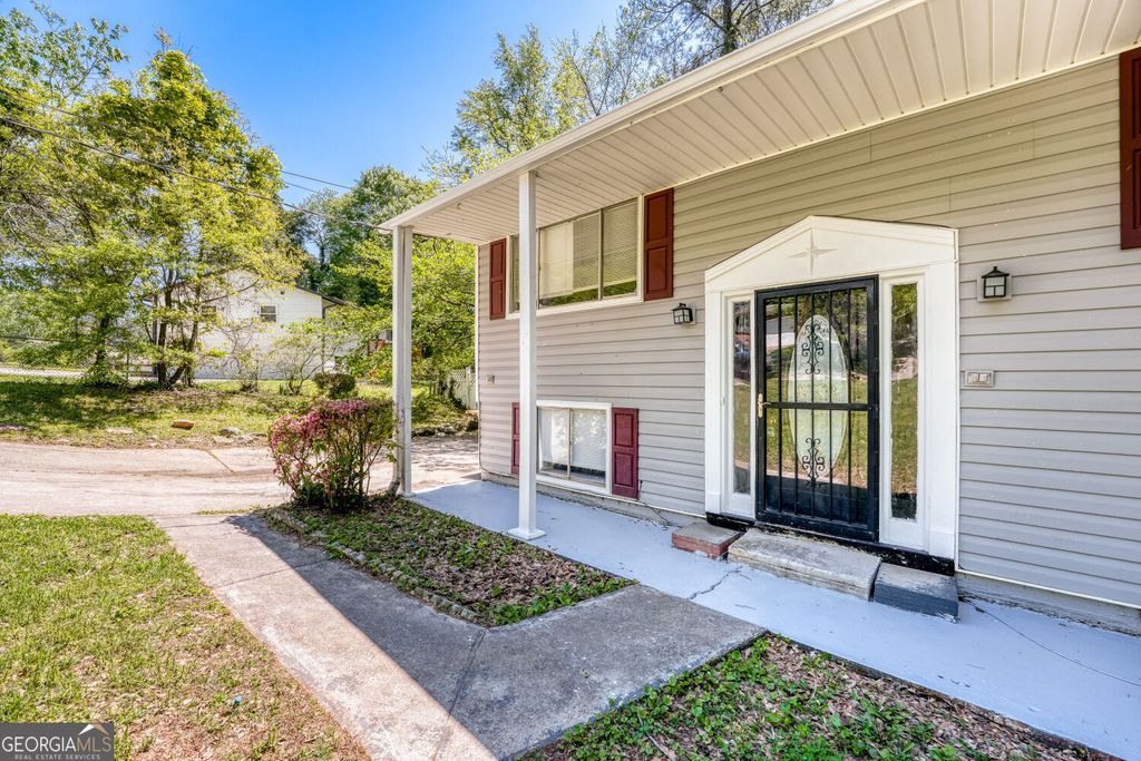 Photo of 1340 Pineglen Drive, Riverdale, GA 30296 (MLS # 10730673)