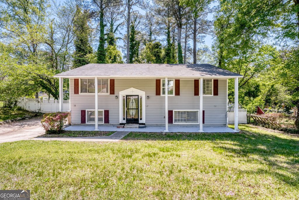 Photo of 1340 Pineglen Drive, Riverdale, GA 30296 (MLS # 10730673)