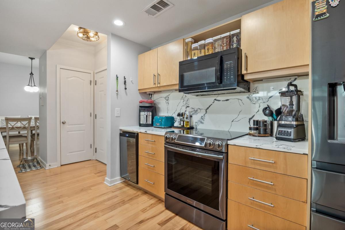390 17th ST NW 4018