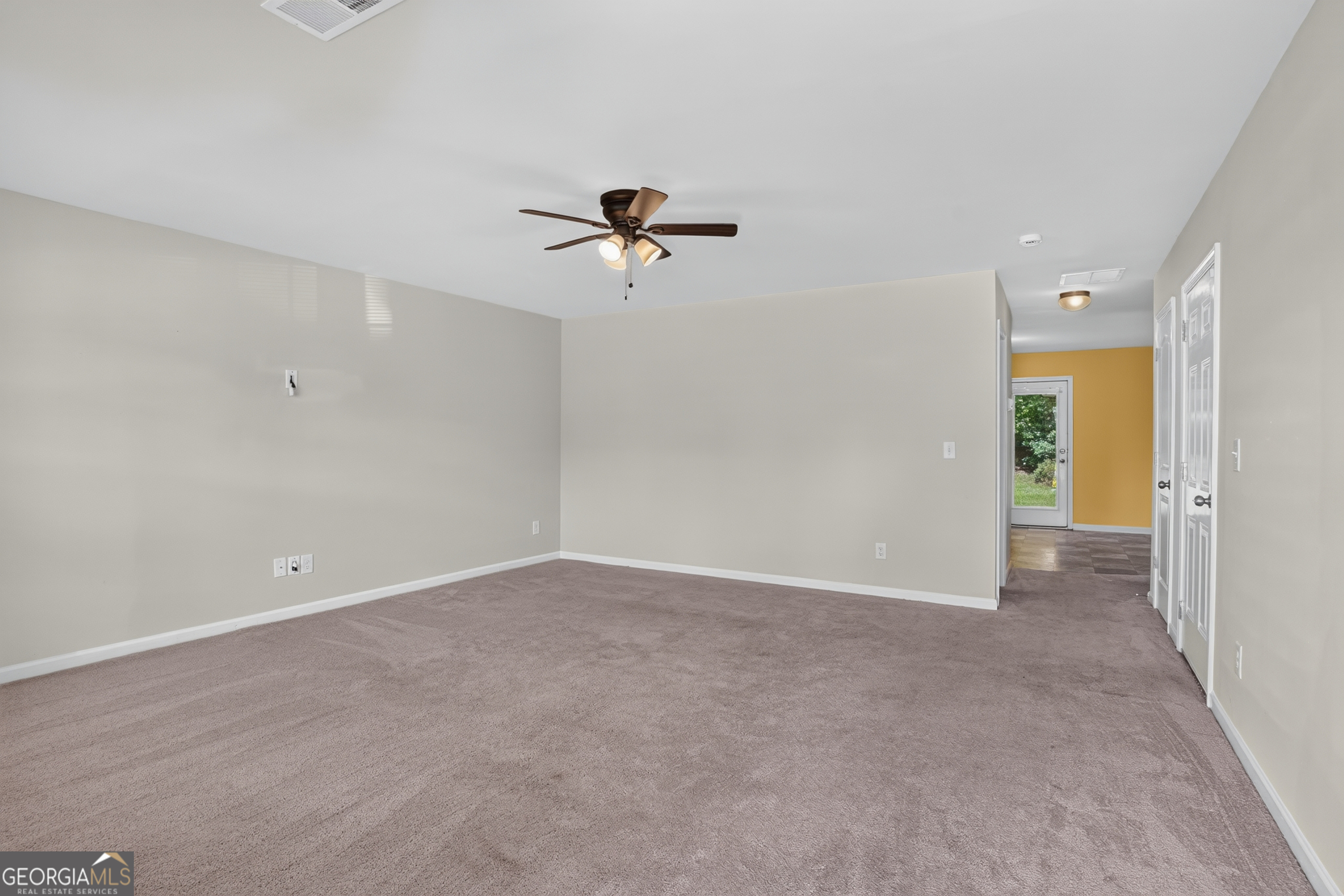 512 Brady DR