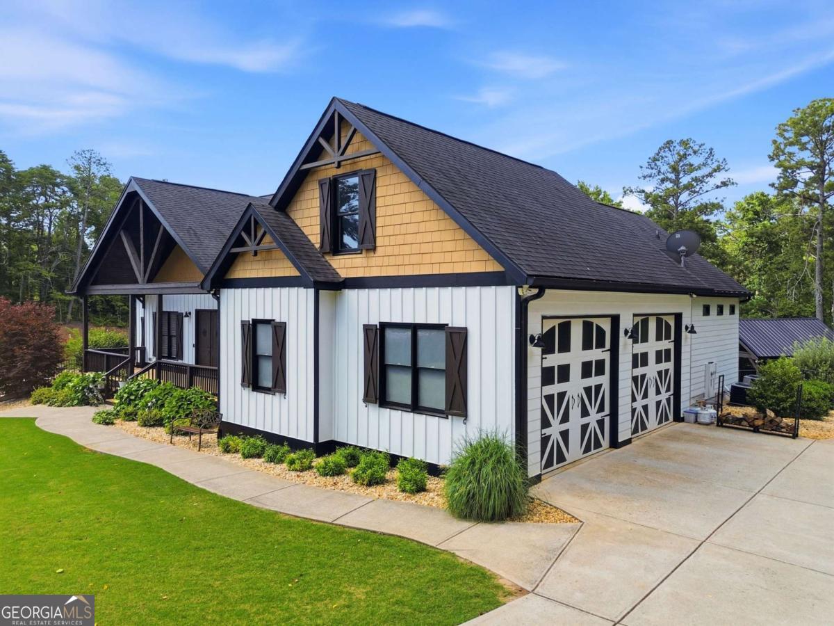140 Doug Smith LN