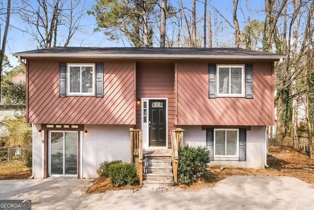 Photo of 9039 Raven Drive, Jonesboro, GA 30238 (MLS # 10697934)