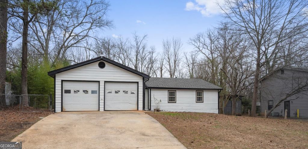 Photo of 2814 Woodhollow Lane, Jonesboro, GA 30236 (MLS # 10722997)