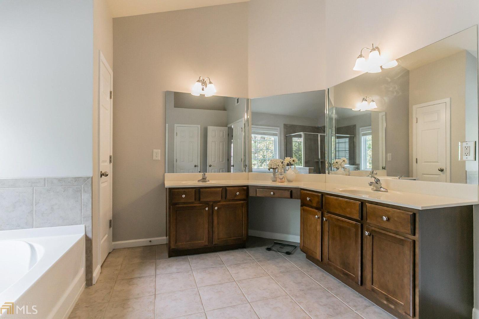 Kingsbridge Pointe - Residential