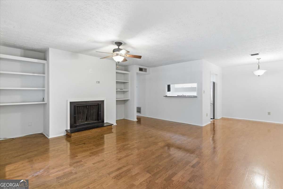 1011 Summit North DR NE 1011