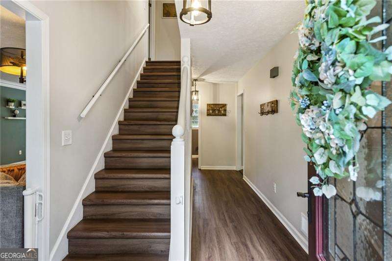 4550 Queen Anne CT SE